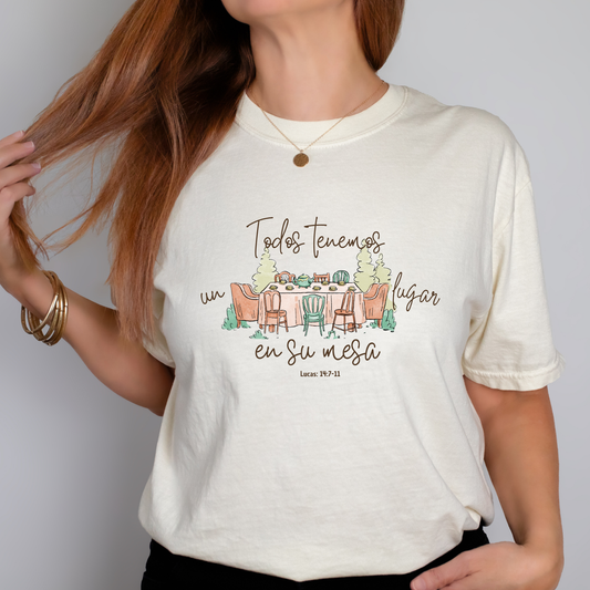 T-Shirt "TODOS TENEMOS UN LUGAR EN SU MESA" camiseta