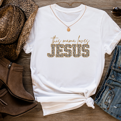 "This mama Loves Jesus" T-shirt Leopardo manga corta. Animal Print