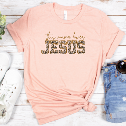 "This mama Loves Jesus" T-shirt Leopardo manga corta. Animal Print