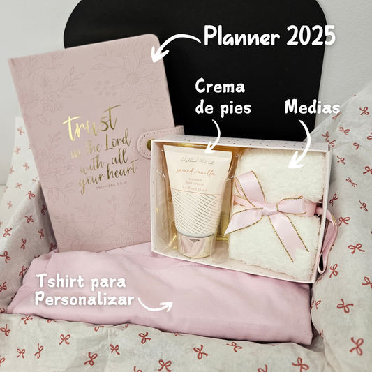 Giftbox- 4 artículos (Planner 2025+ Tshirt + medias +crema para pies)