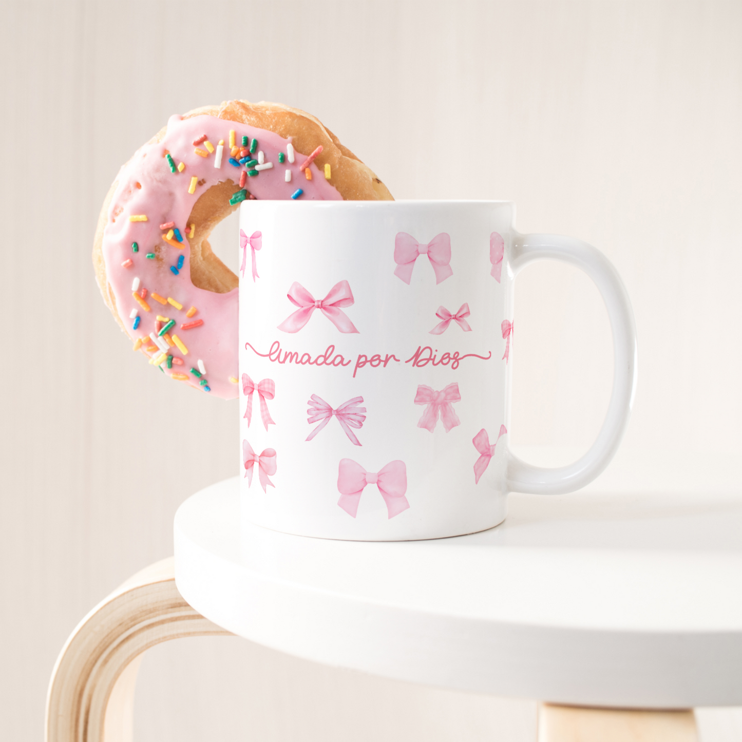 Taza de café Lazos Coquette "Amada por Dios" cerámica Coquette Pink Bow Coffee Ceramic Mug