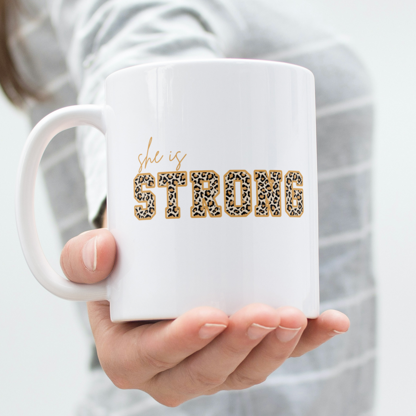 Taza "She is Strong" MUG