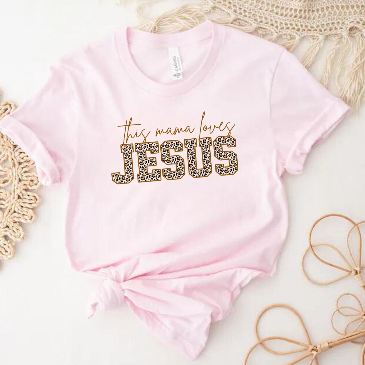 "This mama Loves Jesus" T-shirt Leopardo manga corta. Animal Print