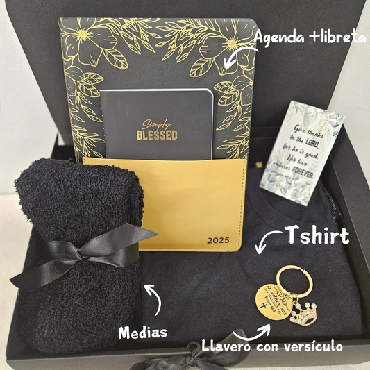 Giftbox (5 artículos) Tshirt+ agenda +libreta peq+ medias + llavero